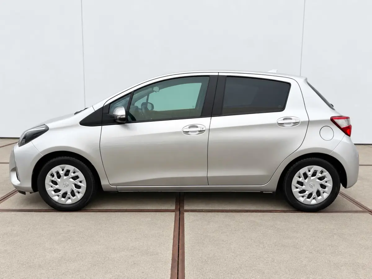 1.5 VVT-i Dynamic 5drs - Full Map Navi | cruise control | sensoren | trekhaak | bluetooth | All Season banden