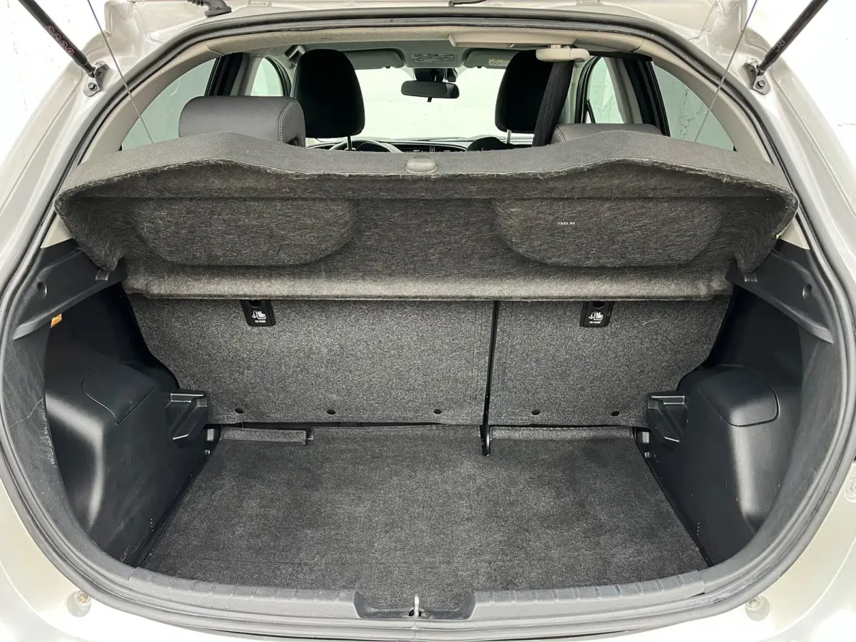 1.5 VVT-i Dynamic 5drs - Full Map Navi | cruise control | sensoren | trekhaak | bluetooth | All Season banden