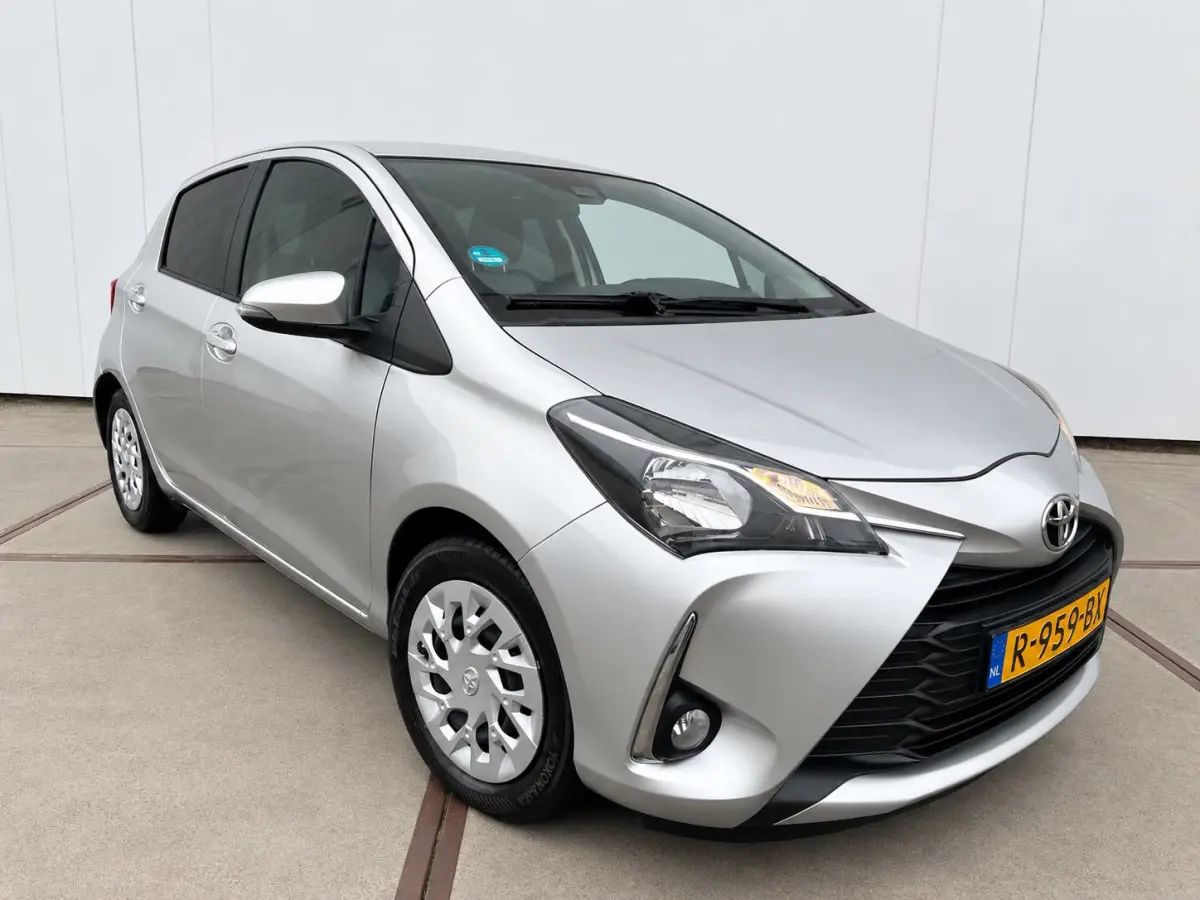 1.5 VVT-i Dynamic 5drs - Full Map Navi | cruise control | sensoren | trekhaak | bluetooth | All Season banden