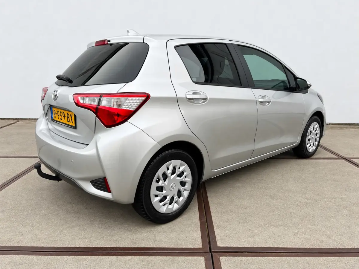 1.5 VVT-i Dynamic 5drs - Full Map Navi | cruise control | sensoren | trekhaak | bluetooth | All Season banden