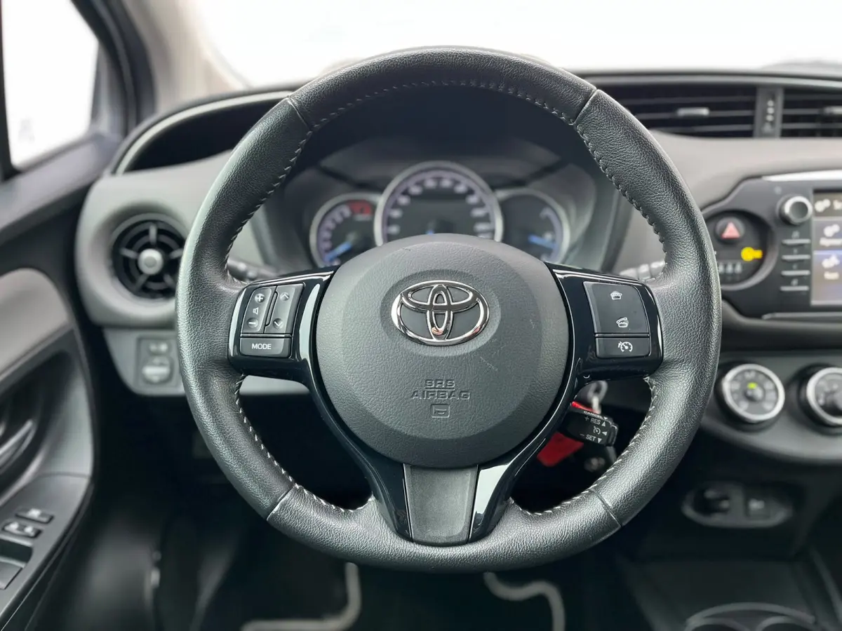 1.5 VVT-i Dynamic 5drs - Full Map Navi | cruise control | sensoren | trekhaak | bluetooth | All Season banden
