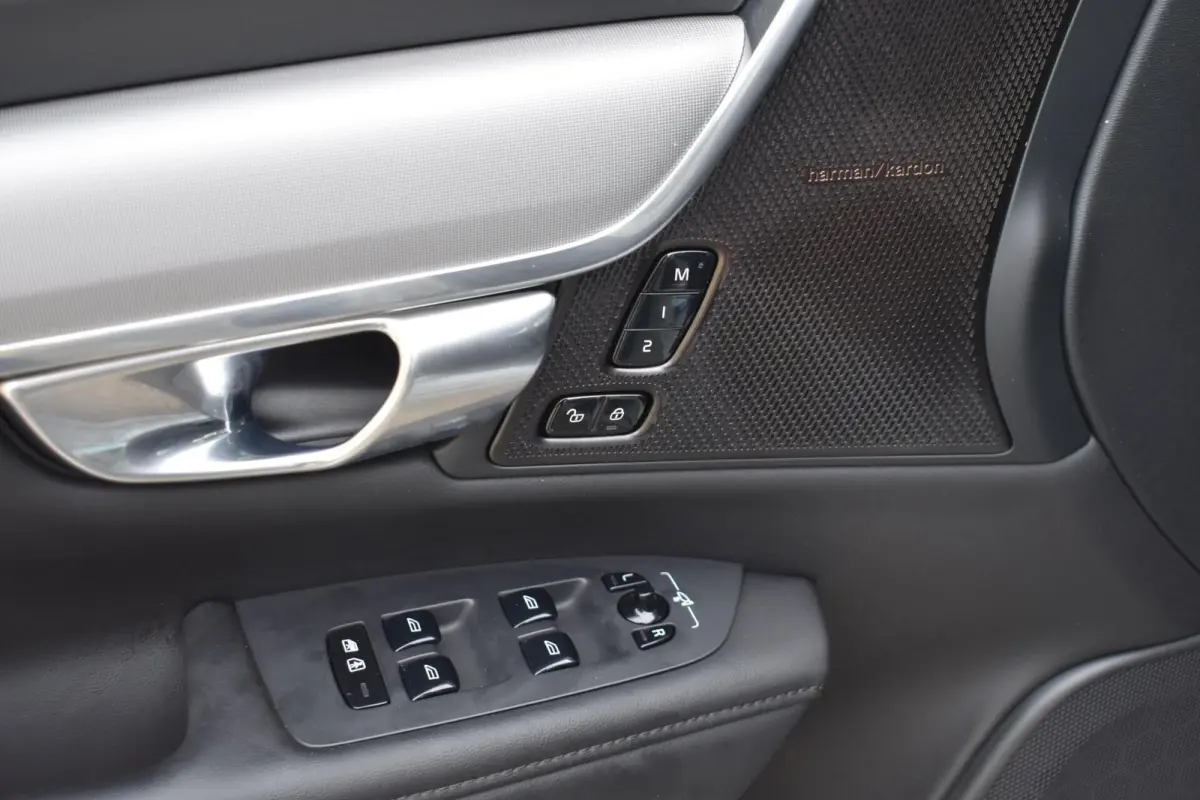 2.0 T6 Plug-in hybrid AWD Plus Dark | NL Auto | Trekhaak | Harman Kardon |