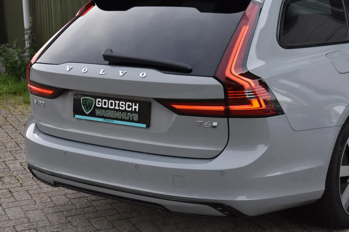 2.0 T6 Plug-in hybrid AWD Plus Dark | NL Auto | Trekhaak | Harman Kardon |