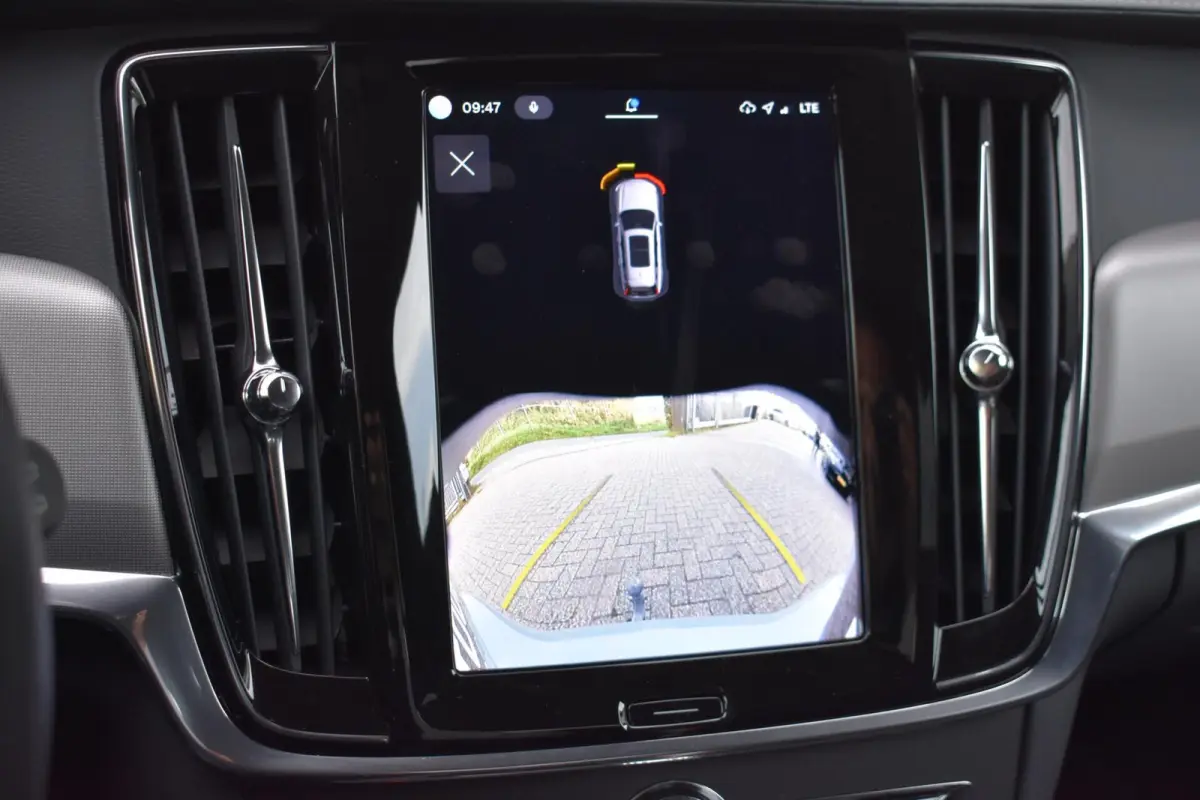 2.0 T6 Plug-in hybrid AWD Plus Dark | NL Auto | Trekhaak | Harman Kardon |