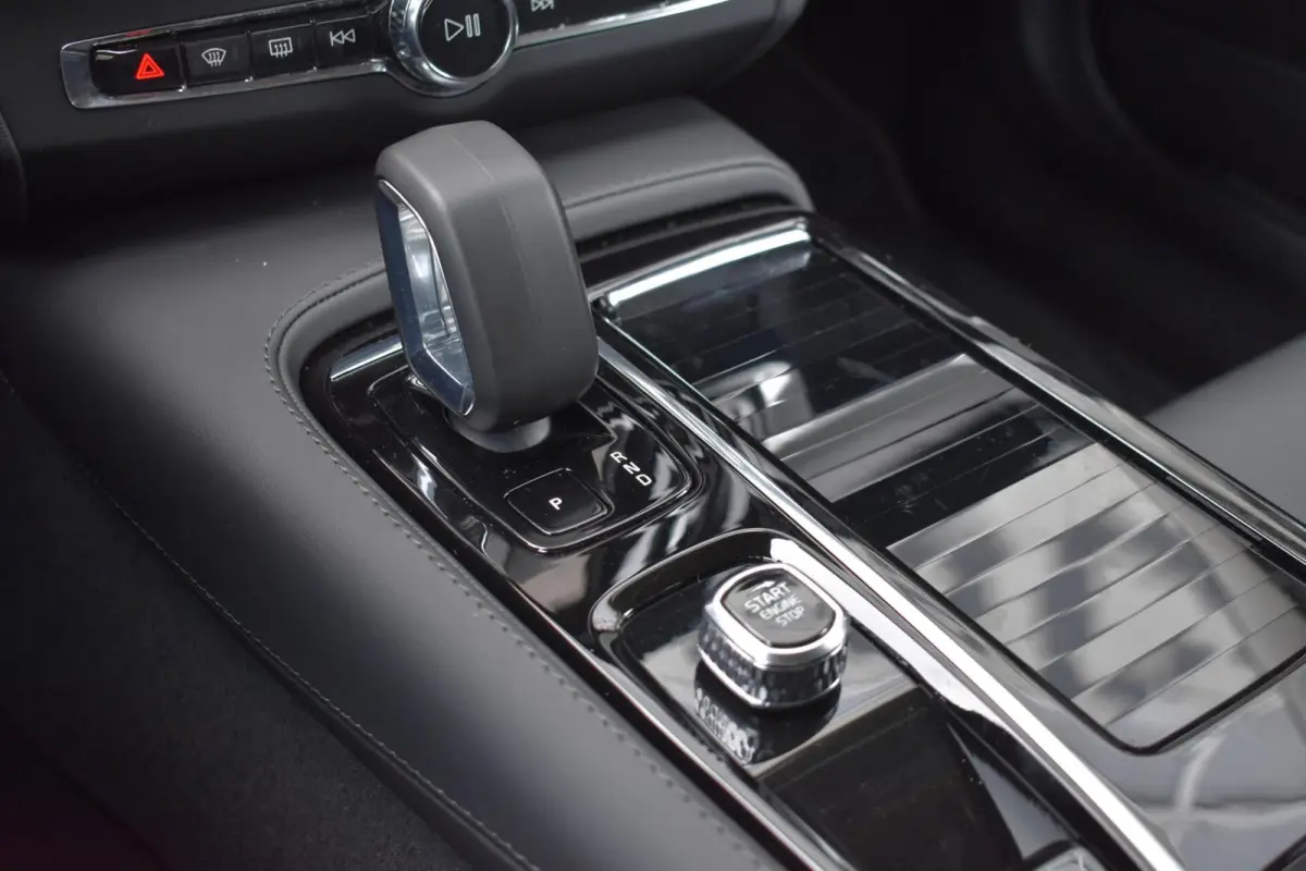 2.0 T6 Plug-in hybrid AWD Plus Dark | NL Auto | Trekhaak | Harman Kardon |
