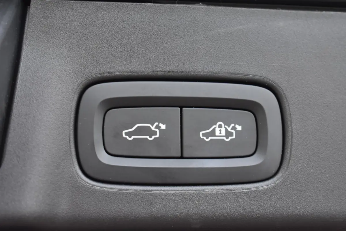 2.0 T6 Plug-in hybrid AWD Plus Dark | NL Auto | Trekhaak | Harman Kardon |