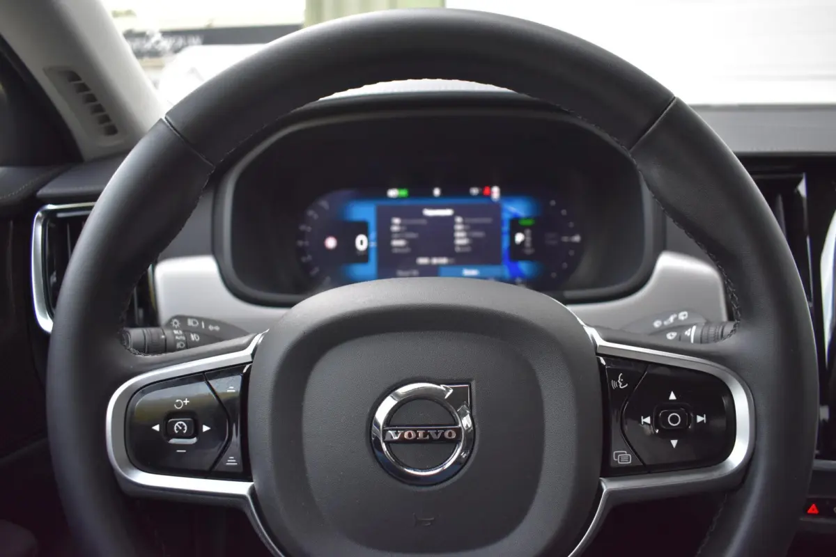2.0 T6 Plug-in hybrid AWD Plus Dark | NL Auto | Trekhaak | Harman Kardon |