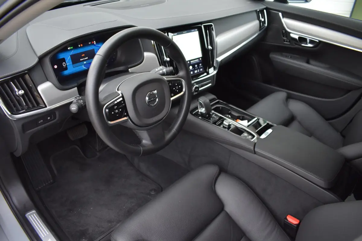 2.0 T6 Plug-in hybrid AWD Plus Dark | NL Auto | Trekhaak | Harman Kardon |