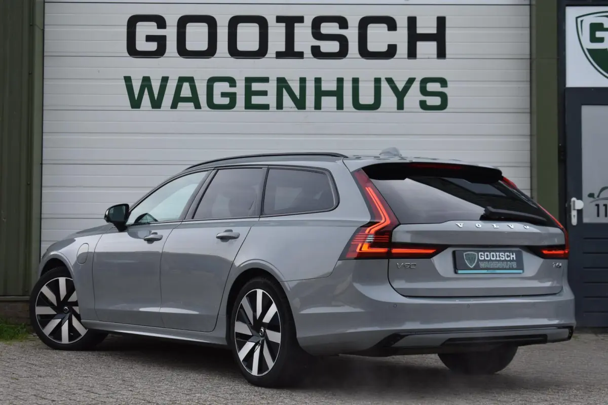 2.0 T6 Plug-in hybrid AWD Plus Dark | NL Auto | Trekhaak | Harman Kardon |