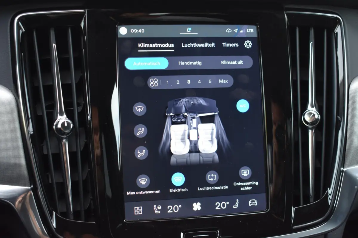 2.0 T6 Plug-in hybrid AWD Plus Dark | NL Auto | Trekhaak | Harman Kardon |