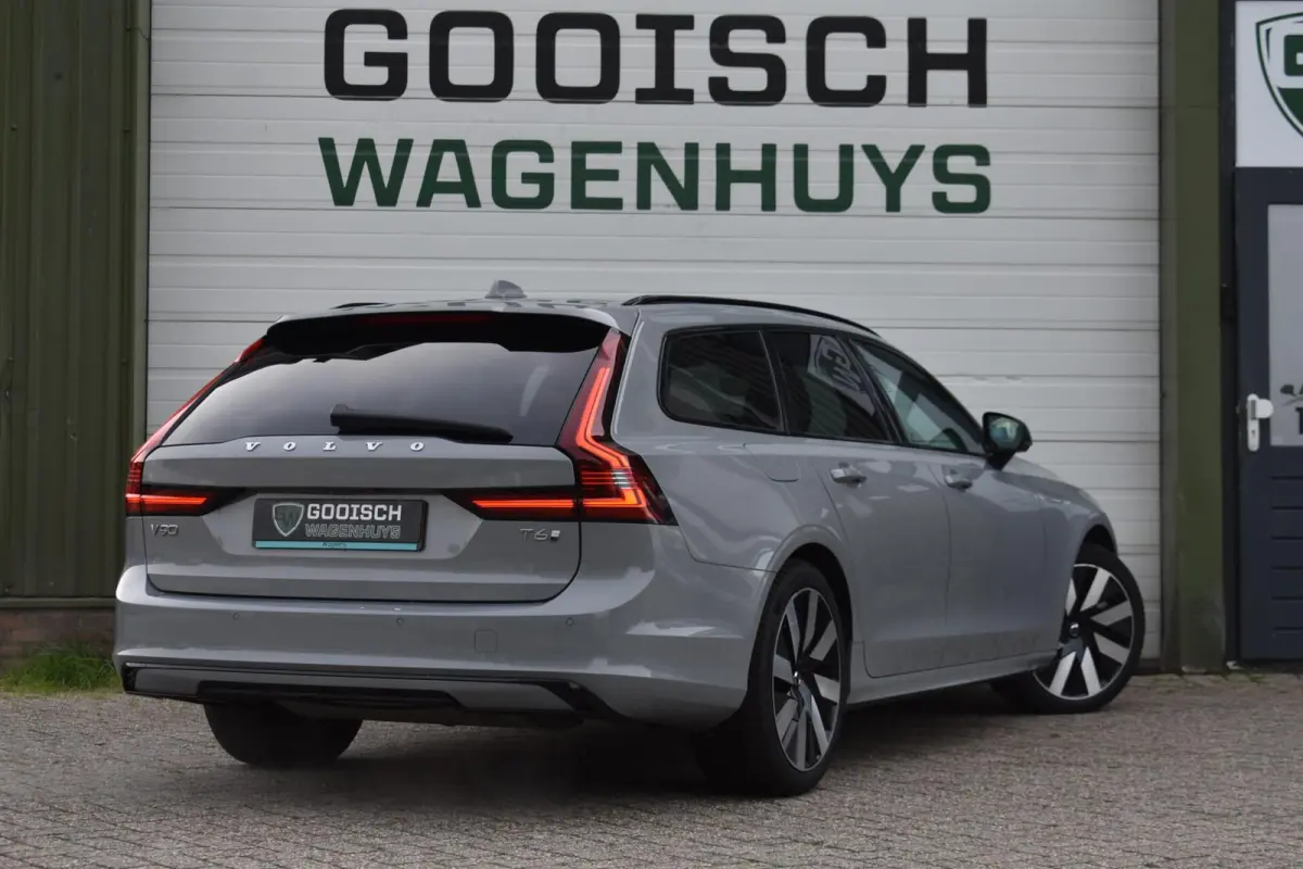 2.0 T6 Plug-in hybrid AWD Plus Dark | NL Auto | Trekhaak | Harman Kardon |