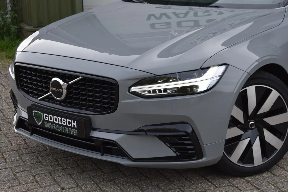 2.0 T6 Plug-in hybrid AWD Plus Dark | NL Auto | Trekhaak | Harman Kardon |