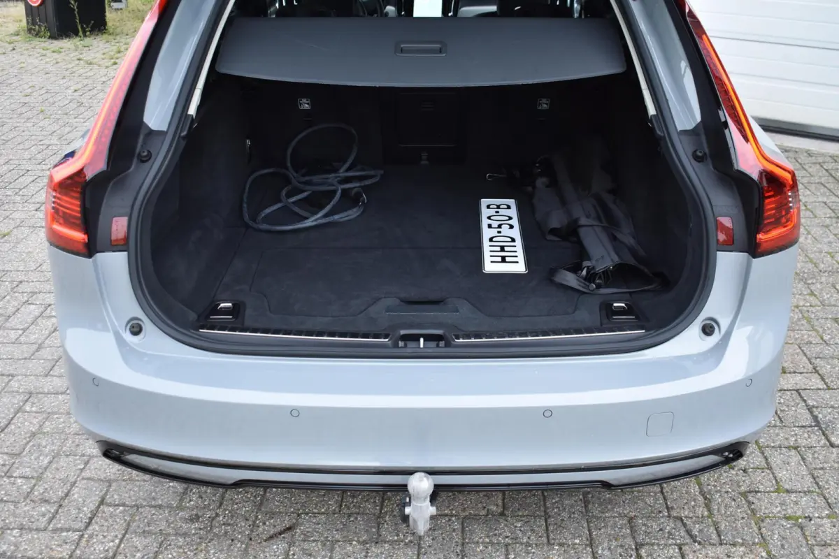 2.0 T6 Plug-in hybrid AWD Plus Dark | NL Auto | Trekhaak | Harman Kardon |