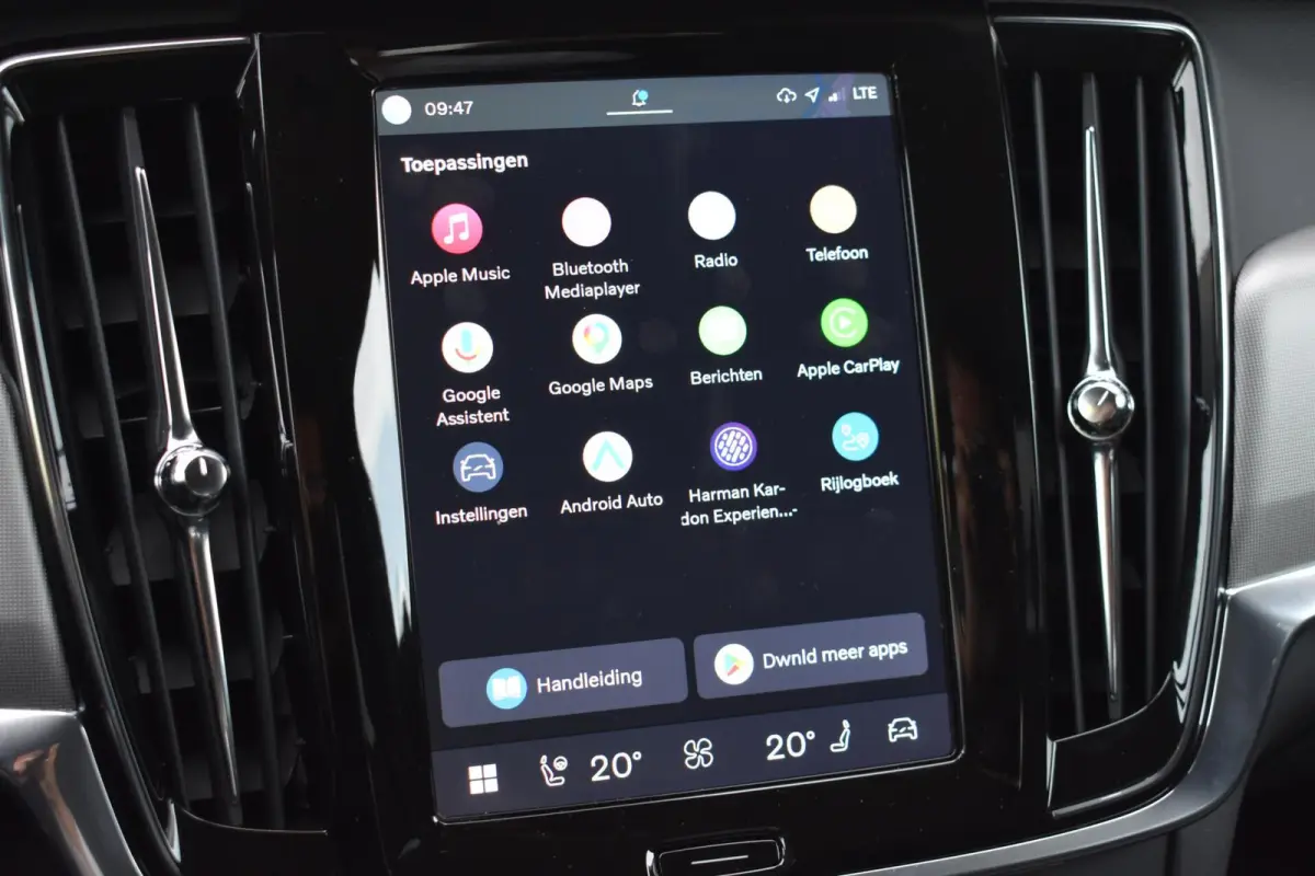 2.0 T6 Plug-in hybrid AWD Plus Dark | NL Auto | Trekhaak | Harman Kardon |