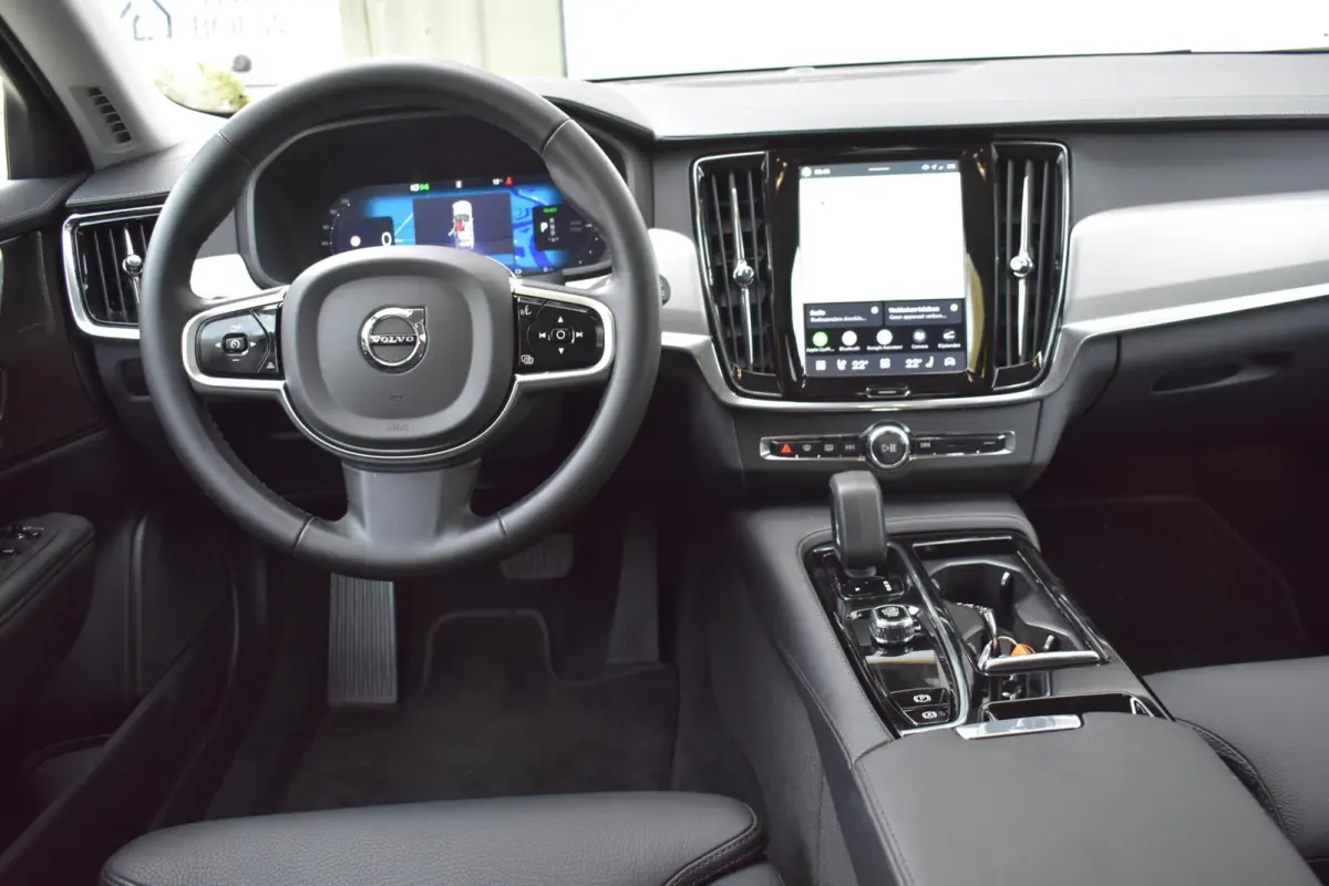 2.0 T6 Plug-in hybrid AWD Plus Dark | NL Auto | Trekhaak | Harman Kardon |