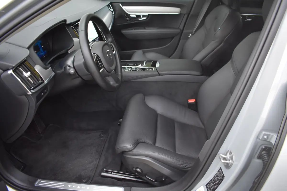 2.0 T6 Plug-in hybrid AWD Plus Dark | NL Auto | Trekhaak | Harman Kardon |
