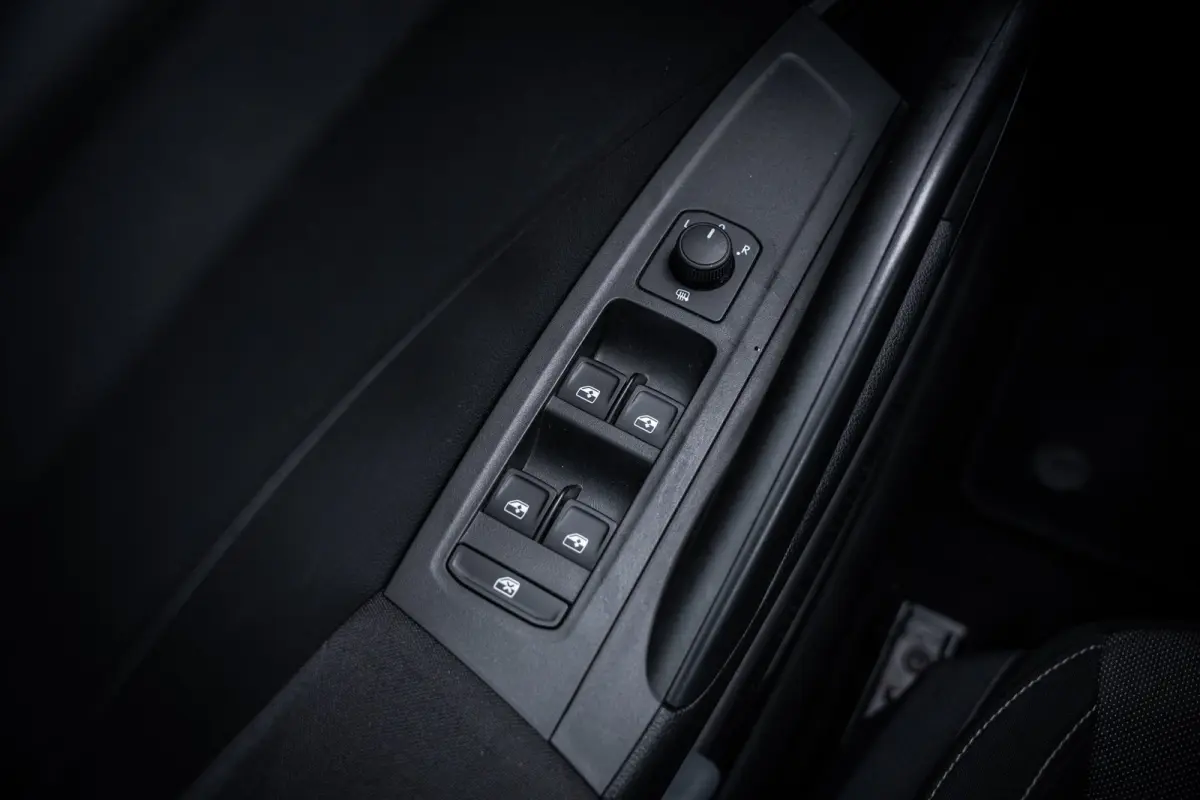 95pk 1.0 TSI Selection | Apple Carplay/Android Auto|telefoonintegratie premium | Keyless start | Lichtmetalen velgen 15"