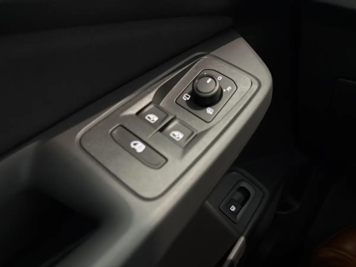 PHEV Limited L2 PREMIUM SENSICO BEKLEDING | AUTOMAAT | CAMERA | ADAPTIVE CRUISE CONTROL | BLIND SPOT | LED LAADRUIMTE VERLICHTING | CARPLAY