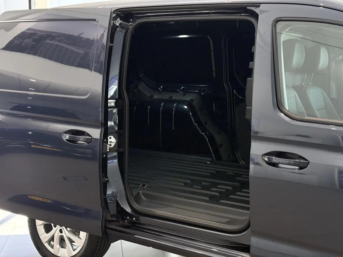 PHEV Limited L2 PREMIUM SENSICO BEKLEDING | AUTOMAAT | CAMERA | ADAPTIVE CRUISE CONTROL | BLIND SPOT | LED LAADRUIMTE VERLICHTING | CARPLAY