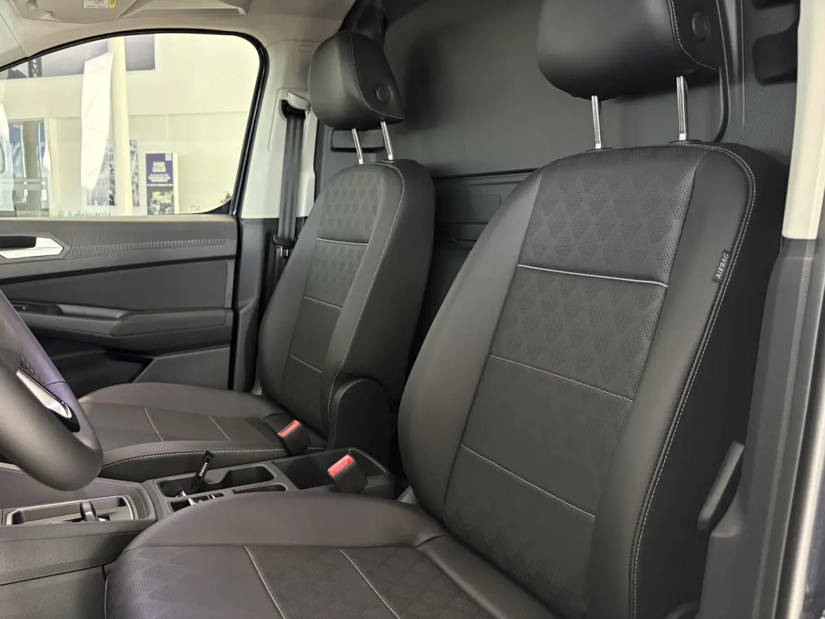 PHEV Limited L2 PREMIUM SENSICO BEKLEDING | AUTOMAAT | CAMERA | ADAPTIVE CRUISE CONTROL | BLIND SPOT | LED LAADRUIMTE VERLICHTING | CARPLAY