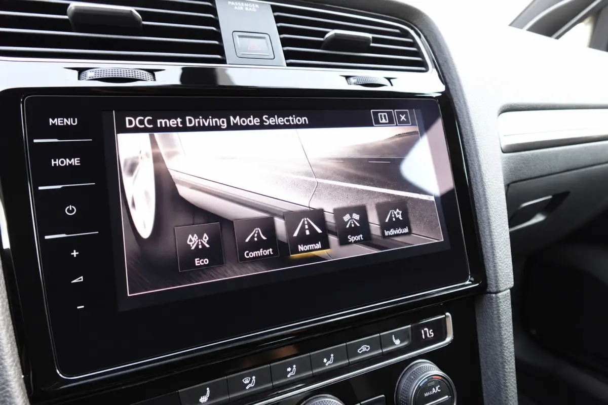 2.0 TDI GTD PANO KEYLESS DYNAUDIO