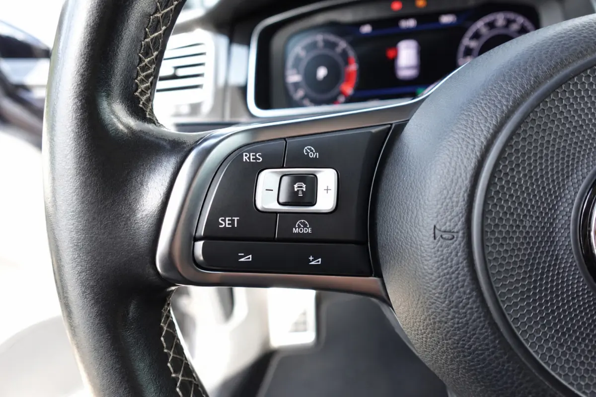 2.0 TDI GTD PANO KEYLESS DYNAUDIO