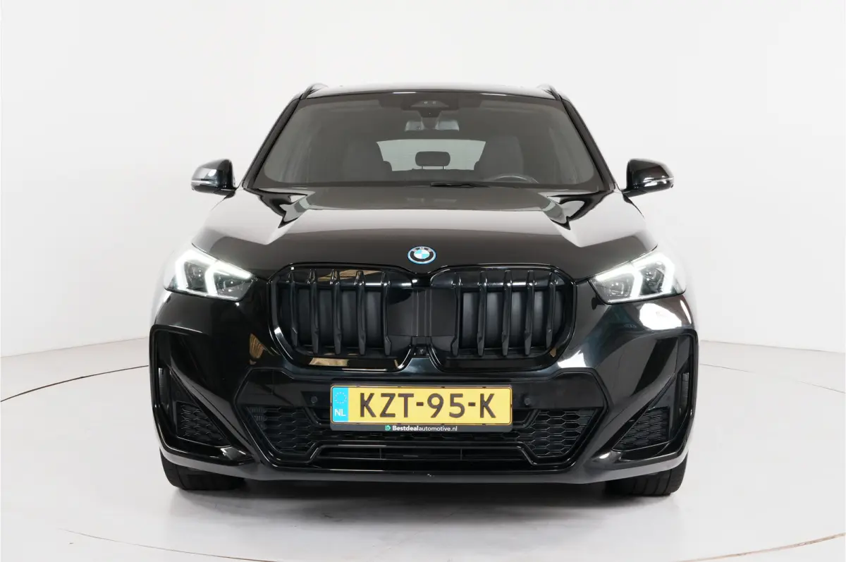 xDrive30e M-sport 327 pk PHEV | Pano | HUD | 360° | 3D View | SOH 91,02% |