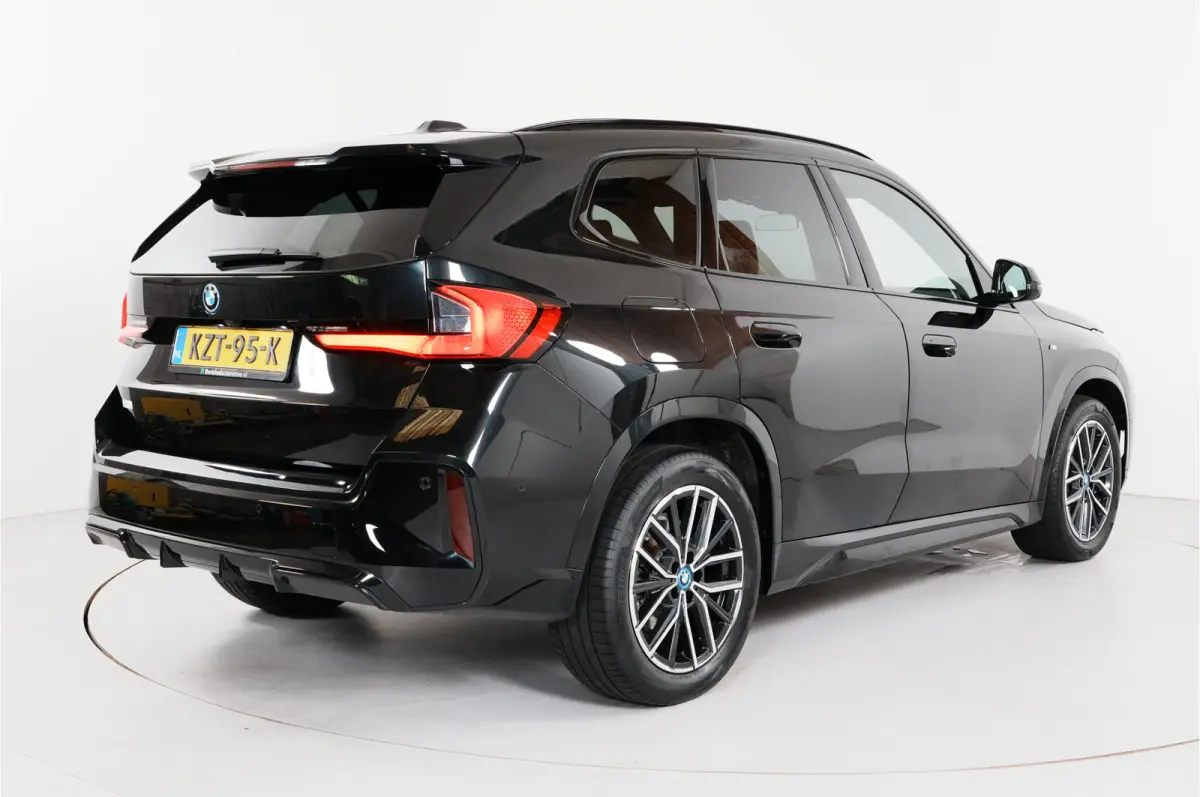 xDrive30e M-sport 327 pk PHEV | Pano | HUD | 360° | 3D View | SOH 91,02% |