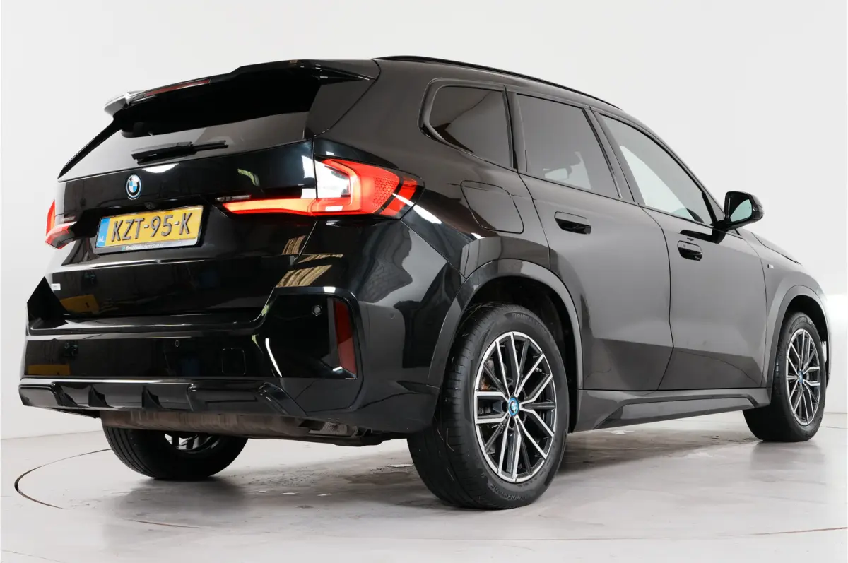 xDrive30e M-sport 327 pk PHEV | Pano | HUD | 360° | 3D View | SOH 91,02% |