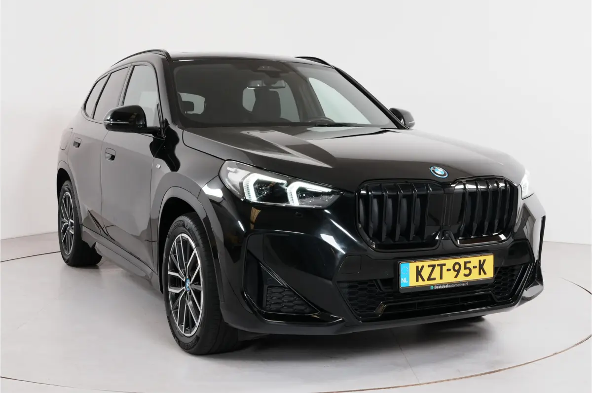 xDrive30e M-sport 327 pk PHEV | Pano | HUD | 360° | 3D View | SOH 91,02% |