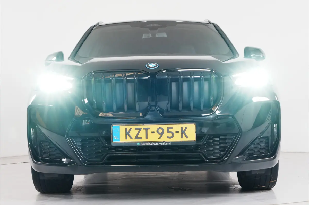 xDrive30e M-sport 327 pk PHEV | Pano | HUD | 360° | 3D View | SOH 91,02% |