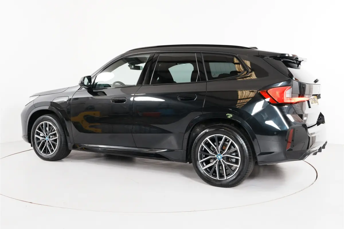 xDrive30e M-sport 327 pk PHEV | Pano | HUD | 360° | 3D View | SOH 91,02% |
