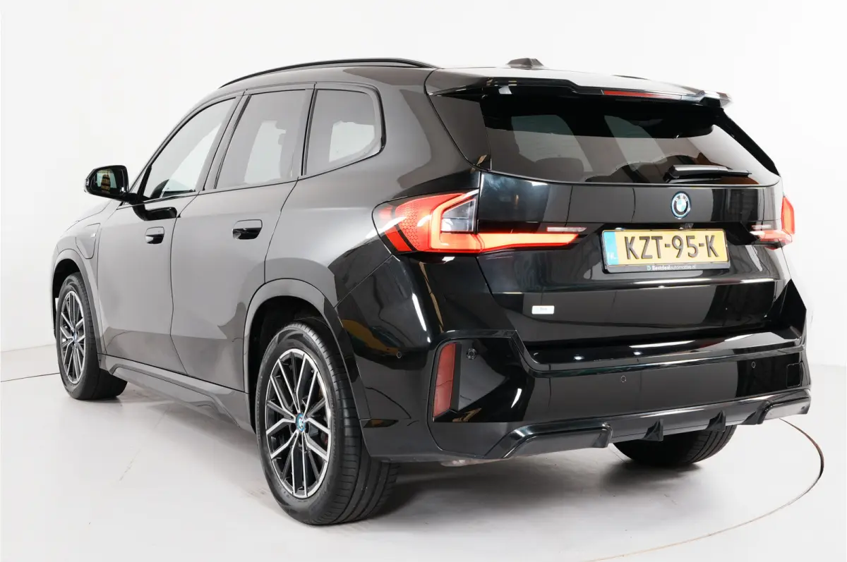 xDrive30e M-sport 327 pk PHEV | Pano | HUD | 360° | 3D View | SOH 91,02% |