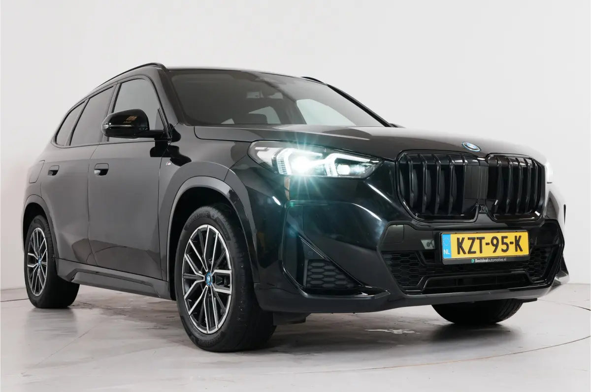 xDrive30e M-sport 327 pk PHEV | Pano | HUD | 360° | 3D View | SOH 91,02% |