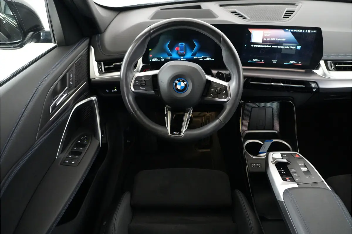 xDrive30e M-sport 327 pk PHEV | Pano | HUD | 360° | 3D View | SOH 91,02% |