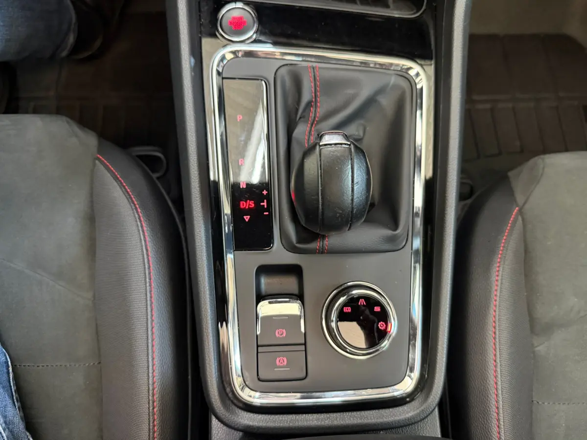 1.5 TSI FR Business Intense, Apple Carplay/Android,Stoelverwarming,Panoramadak,Achteruitrij camera