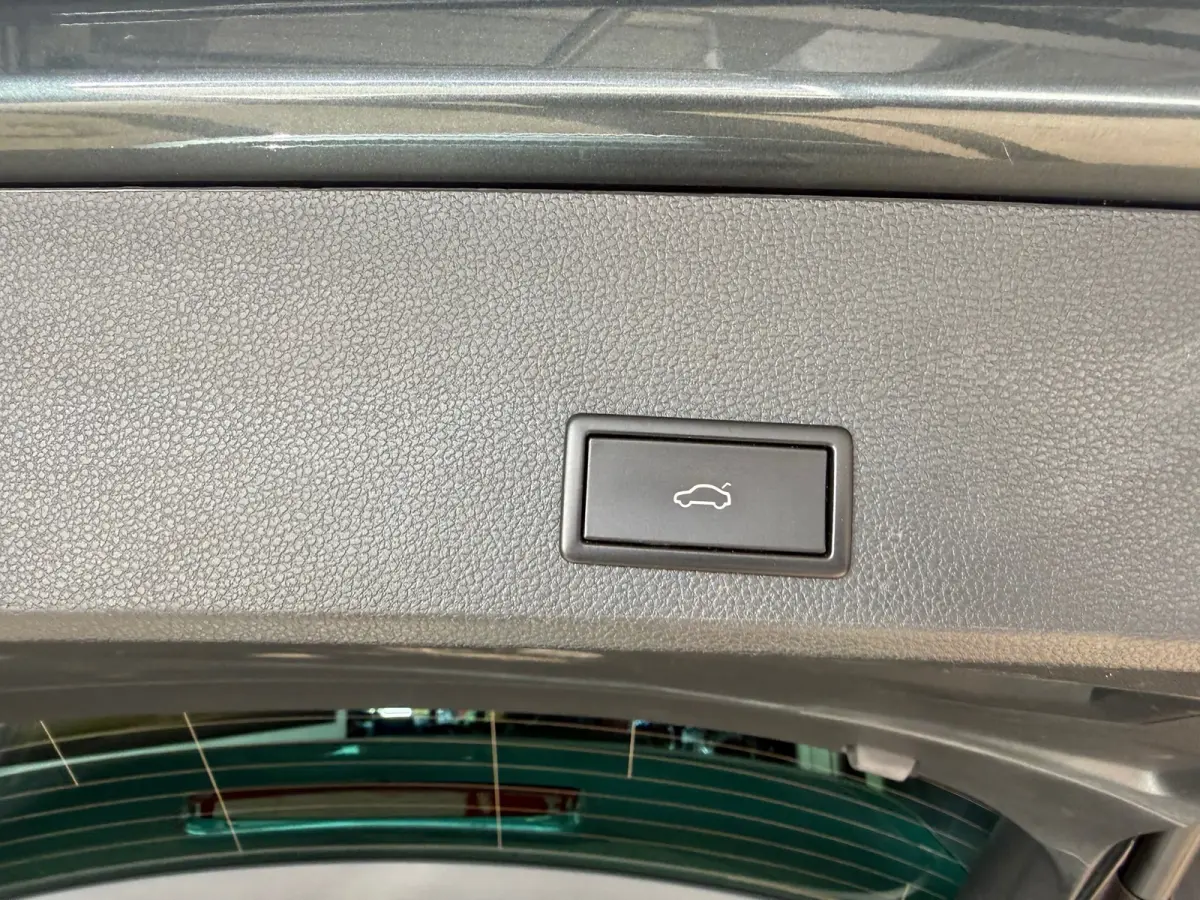 1.5 TSI FR Business Intense, Apple Carplay/Android,Stoelverwarming,Panoramadak,Achteruitrij camera