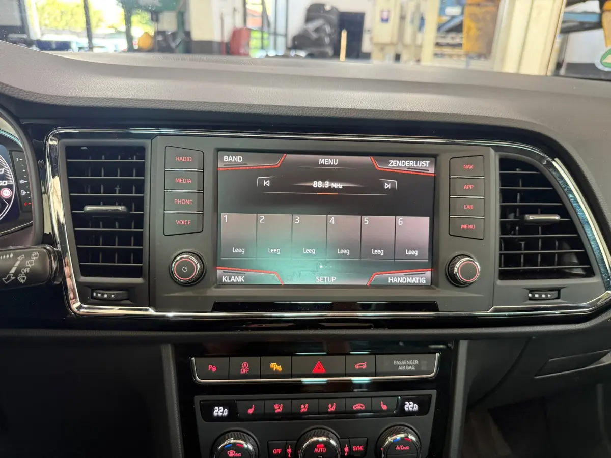 1.5 TSI FR Business Intense, Apple Carplay/Android,Stoelverwarming,Panoramadak,Achteruitrij camera