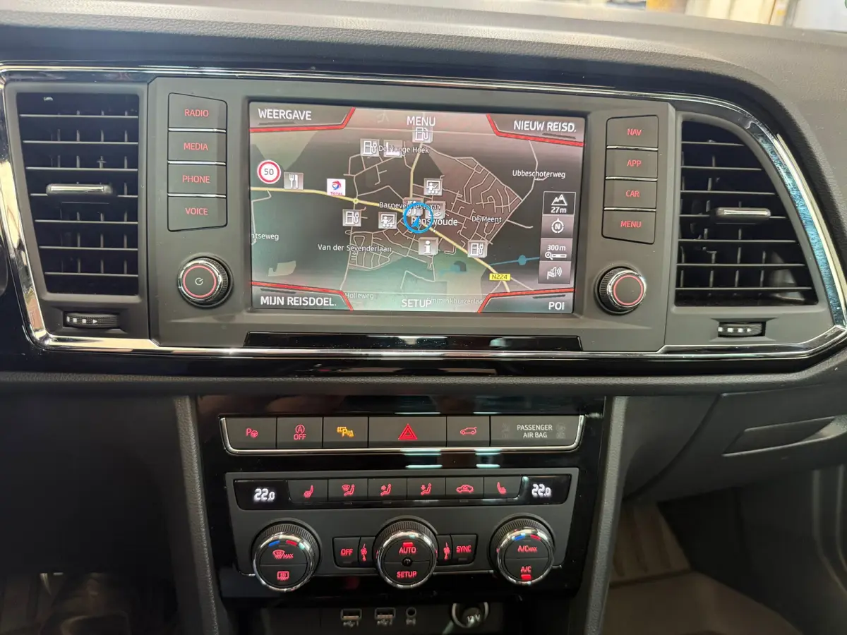 1.5 TSI FR Business Intense, Apple Carplay/Android,Stoelverwarming,Panoramadak,Achteruitrij camera