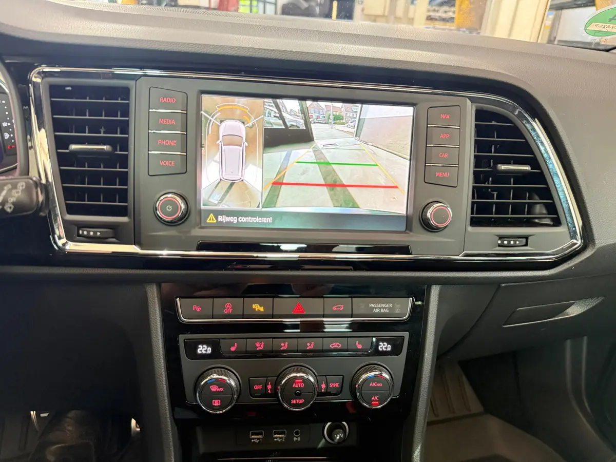 1.5 TSI FR Business Intense, Apple Carplay/Android,Stoelverwarming,Panoramadak,Achteruitrij camera