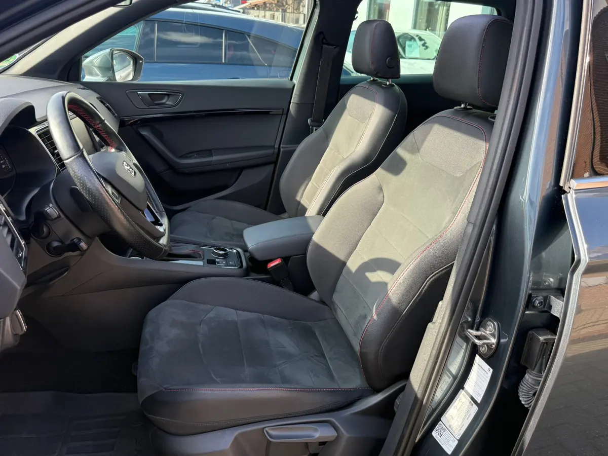 1.5 TSI FR Business Intense, Apple Carplay/Android,Stoelverwarming,Panoramadak,Achteruitrij camera