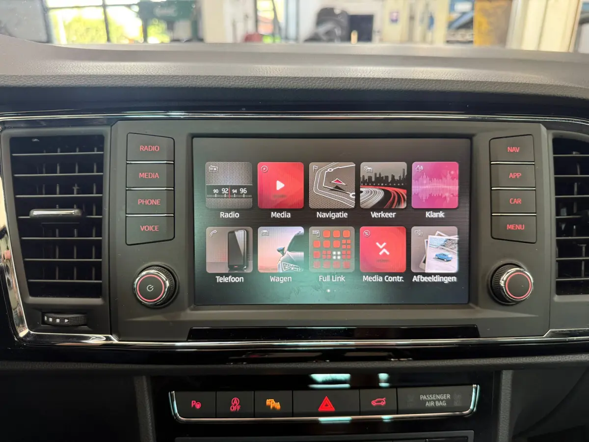 1.5 TSI FR Business Intense, Apple Carplay/Android,Stoelverwarming,Panoramadak,Achteruitrij camera
