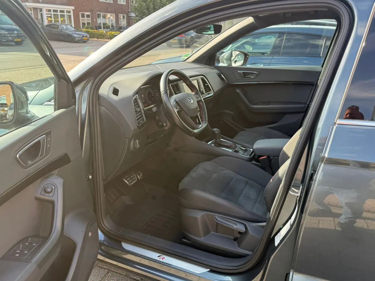 1.5 TSI FR Business Intense, Apple Carplay/Android,Stoelverwarming,Panoramadak,Achteruitrij camera