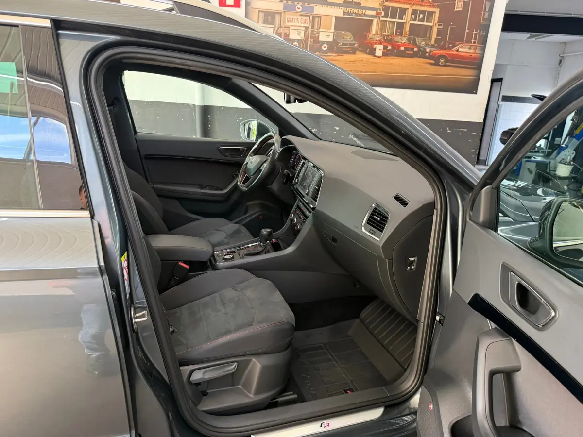 1.5 TSI FR Business Intense, Apple Carplay/Android,Stoelverwarming,Panoramadak,Achteruitrij camera