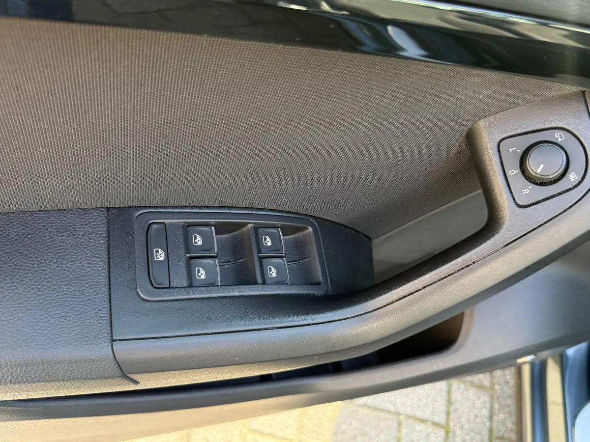 1.5 TSI FR Business Intense, Apple Carplay/Android,Stoelverwarming,Panoramadak,Achteruitrij camera