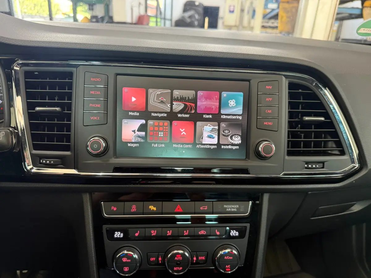 1.5 TSI FR Business Intense, Apple Carplay/Android,Stoelverwarming,Panoramadak,Achteruitrij camera