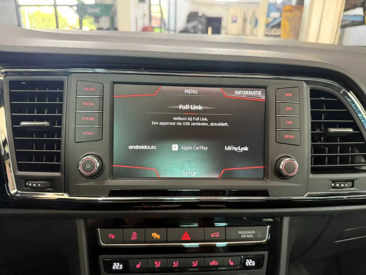 1.5 TSI FR Business Intense, Apple Carplay/Android,Stoelverwarming,Panoramadak,Achteruitrij camera