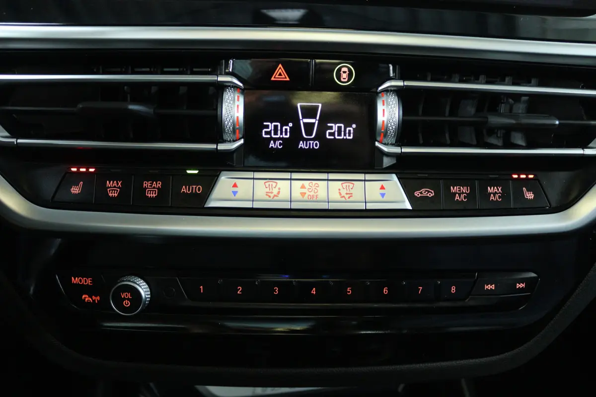 High Executive 80 kWh (SOH 98%, PANORAMADAK, TREKHAAK, CRUISE CONTROL ADAPTIEF, CAMERA, STOELVERWARMING)