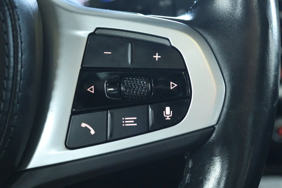 High Executive 80 kWh (SOH 98%, PANORAMADAK, TREKHAAK, CRUISE CONTROL ADAPTIEF, CAMERA, STOELVERWARMING)