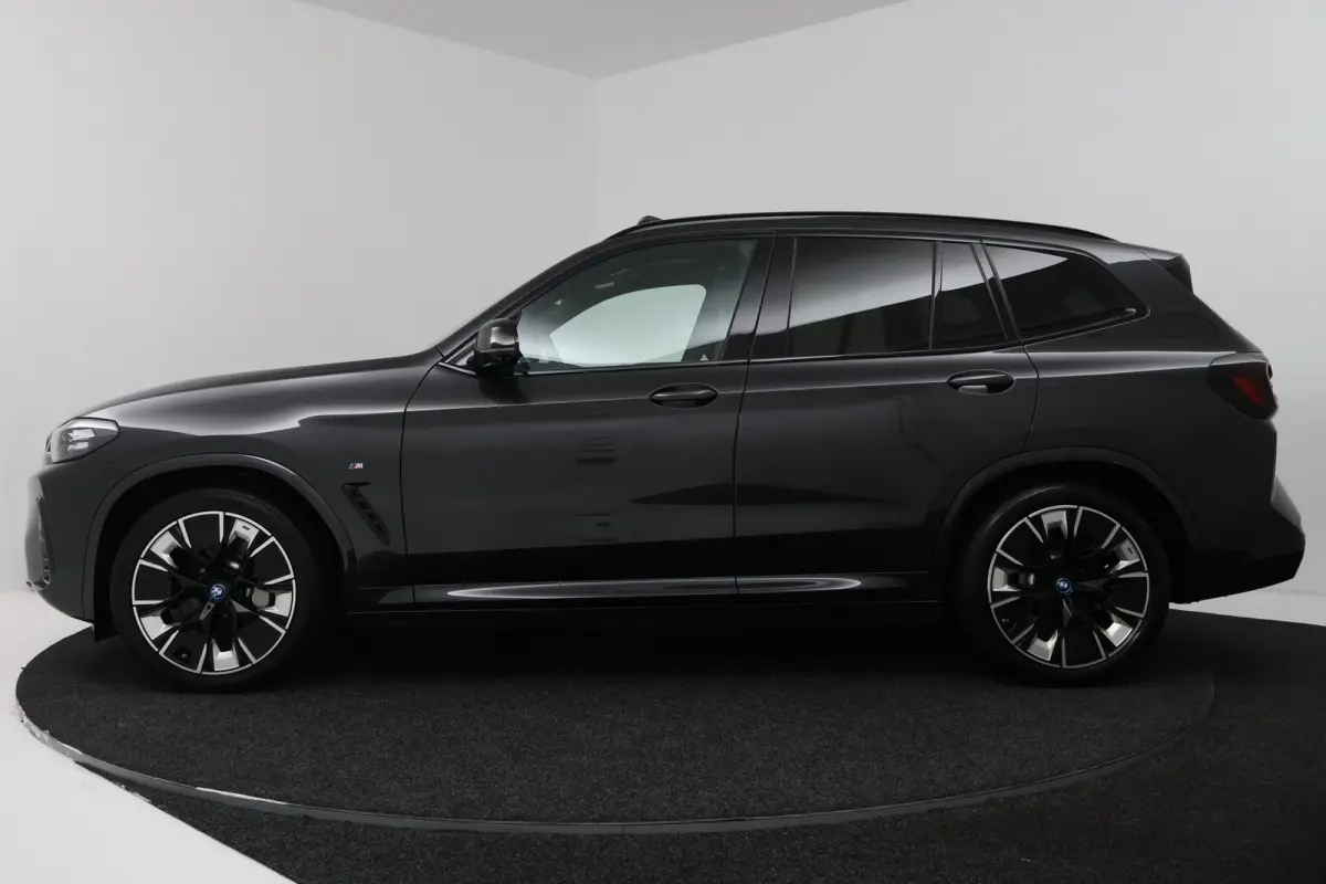 High Executive 80 kWh (SOH 98%, PANORAMADAK, TREKHAAK, CRUISE CONTROL ADAPTIEF, CAMERA, STOELVERWARMING)